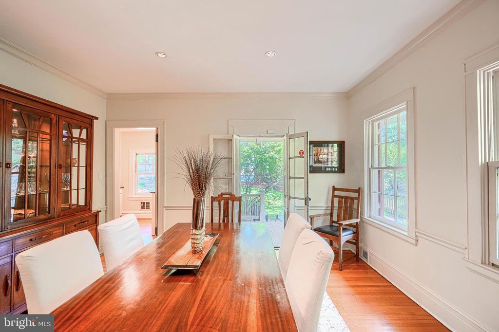 Image 29 of property listing at 207 HAWTHORNE RD, Baltimore, MD 21210