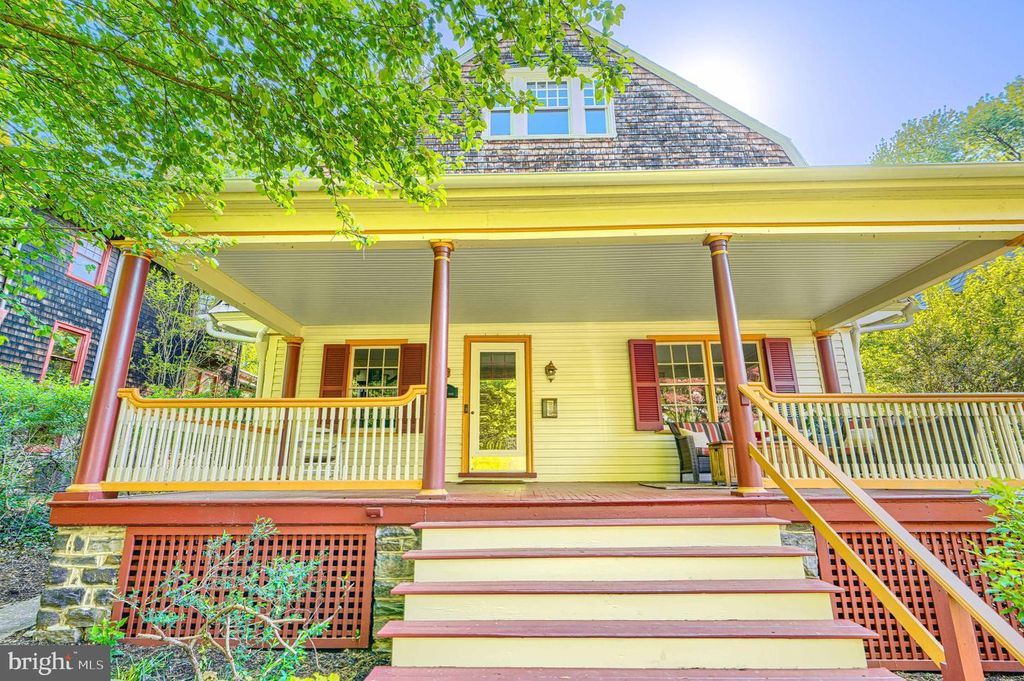 Image 3 of property listing at 207 HAWTHORNE RD, Baltimore, MD 21210