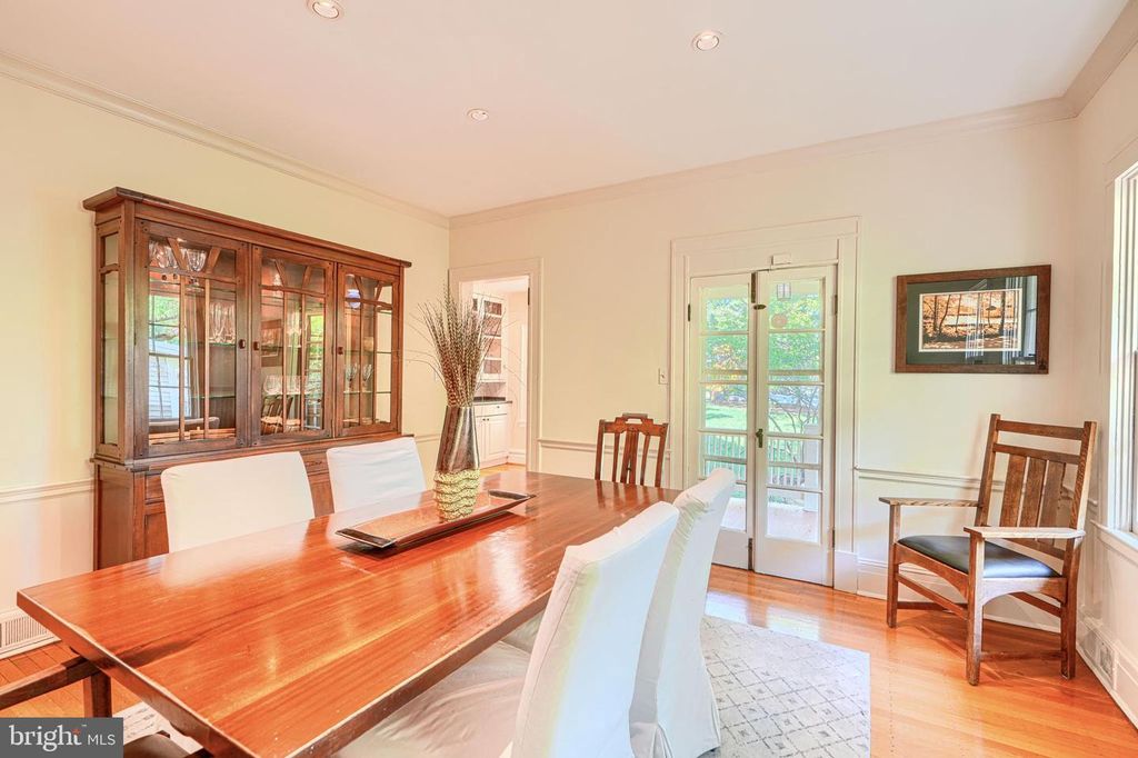 Image 30 of property listing at 207 HAWTHORNE RD, Baltimore, MD 21210