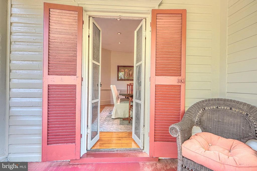 Image 33 of property listing at 207 HAWTHORNE RD, Baltimore, MD 21210