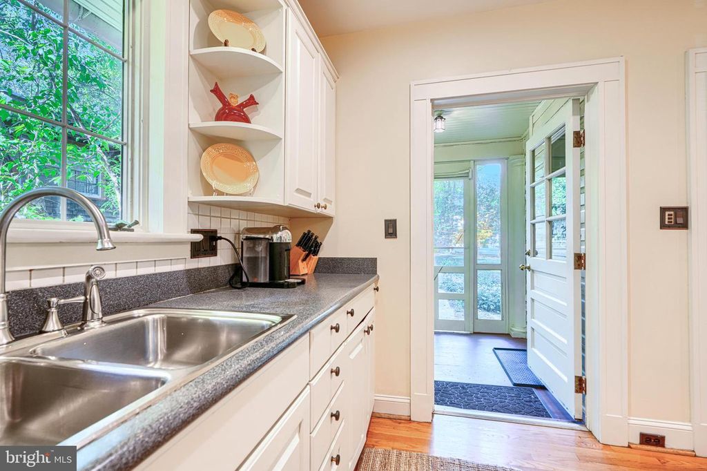 Image 41 of property listing at 207 HAWTHORNE RD, Baltimore, MD 21210