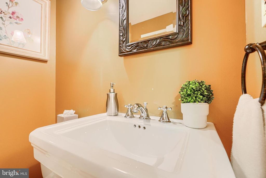 Image 43 of property listing at 207 HAWTHORNE RD, Baltimore, MD 21210