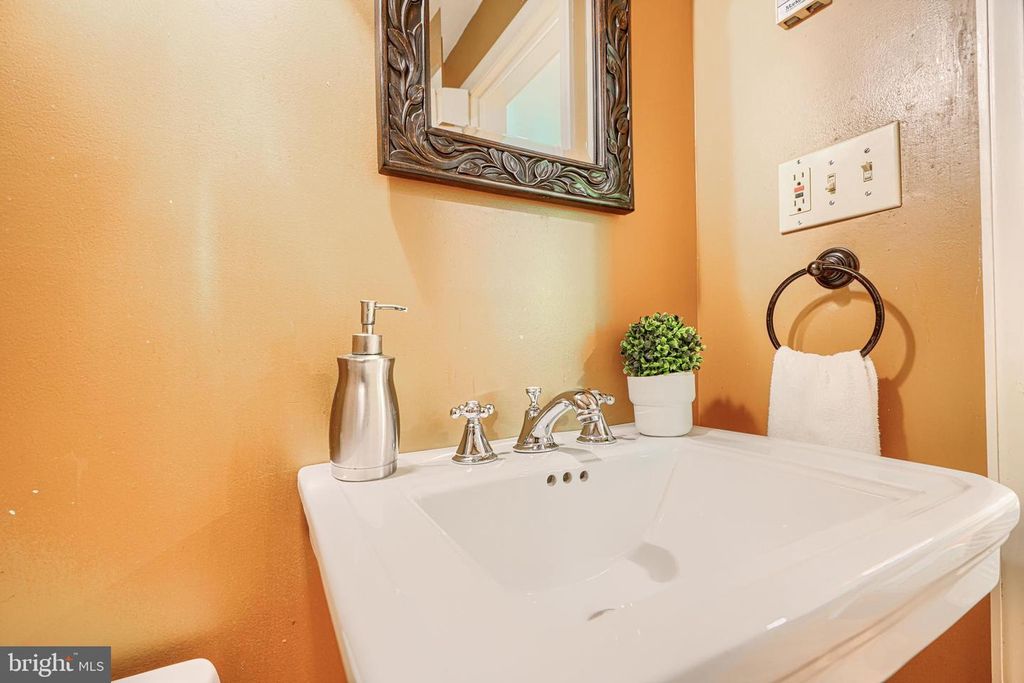 Image 44 of property listing at 207 HAWTHORNE RD, Baltimore, MD 21210