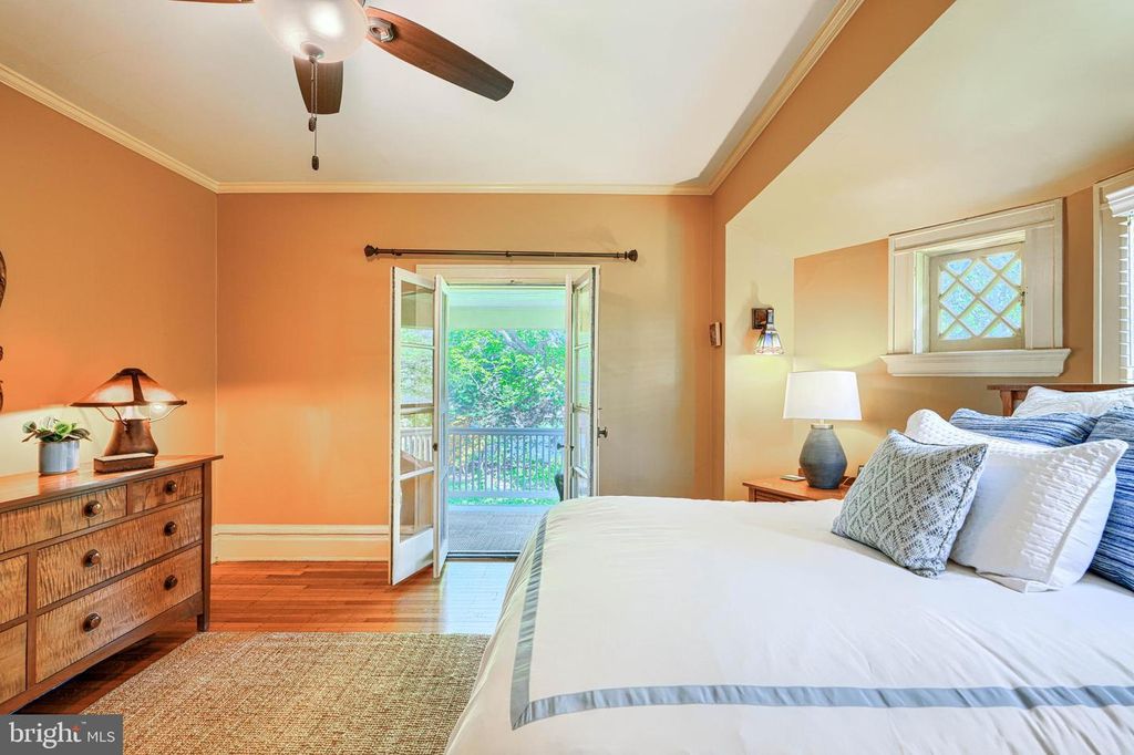 Image 49 of property listing at 207 HAWTHORNE RD, Baltimore, MD 21210