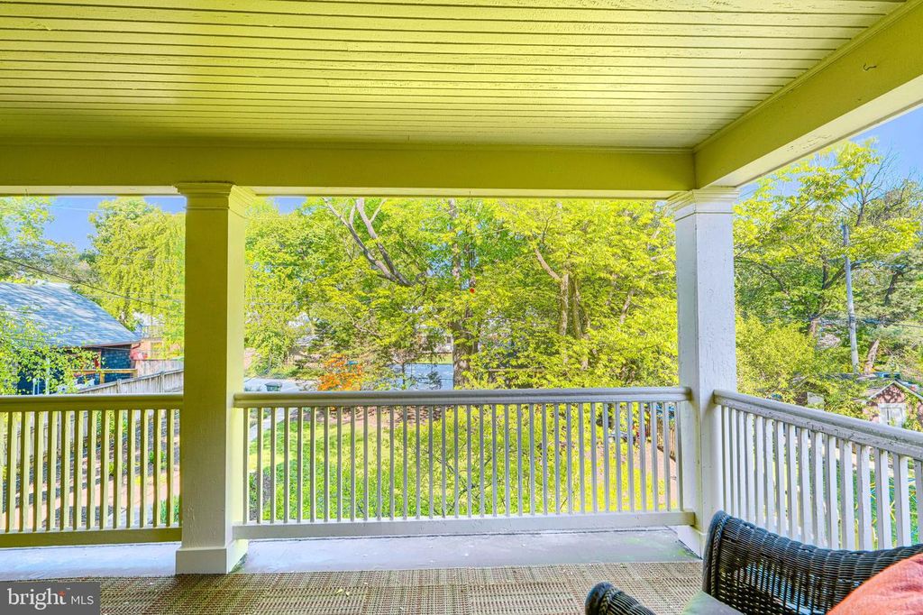 Image 52 of property listing at 207 HAWTHORNE RD, Baltimore, MD 21210