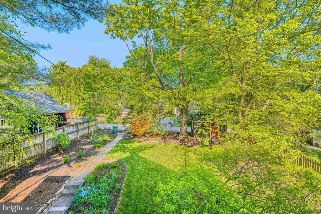 Image 54 of property listing at 207 HAWTHORNE RD, Baltimore, MD 21210