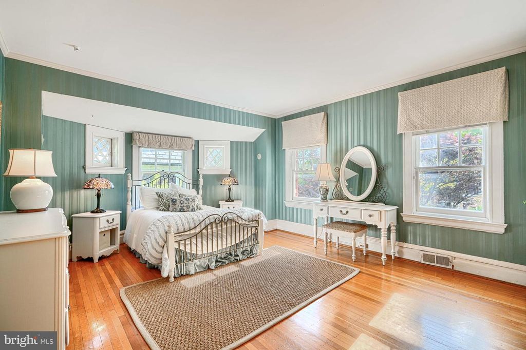 Image 57 of property listing at 207 HAWTHORNE RD, Baltimore, MD 21210