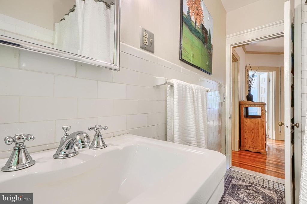 Image 65 of property listing at 207 HAWTHORNE RD, Baltimore, MD 21210