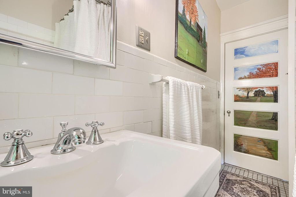 Image 66 of property listing at 207 HAWTHORNE RD, Baltimore, MD 21210