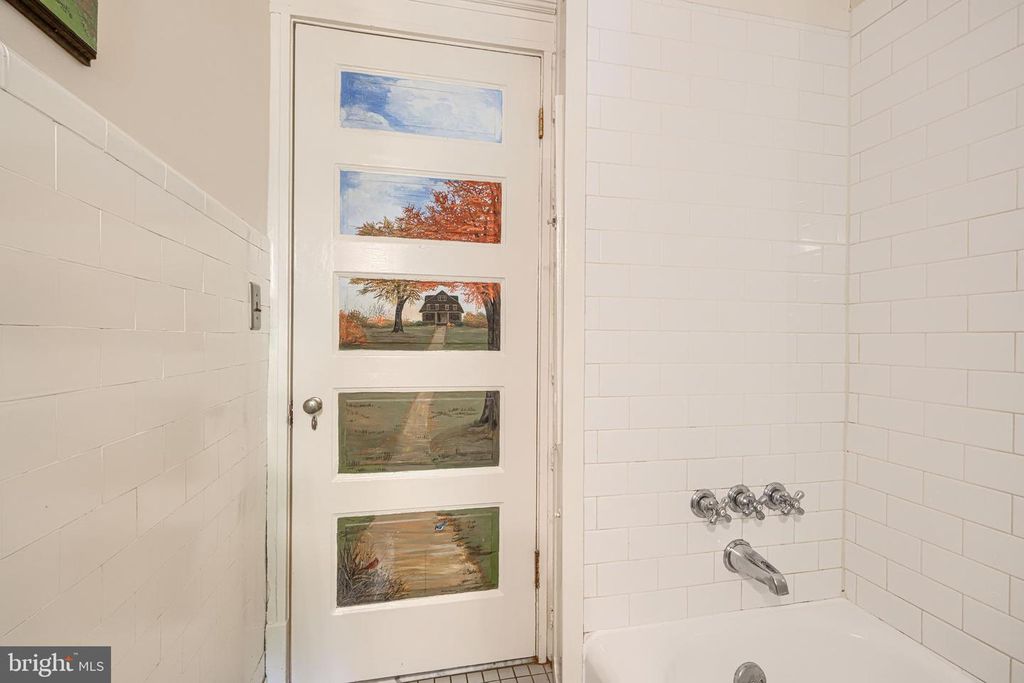 Image 67 of property listing at 207 HAWTHORNE RD, Baltimore, MD 21210