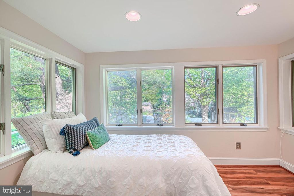 Image 70 of property listing at 207 HAWTHORNE RD, Baltimore, MD 21210