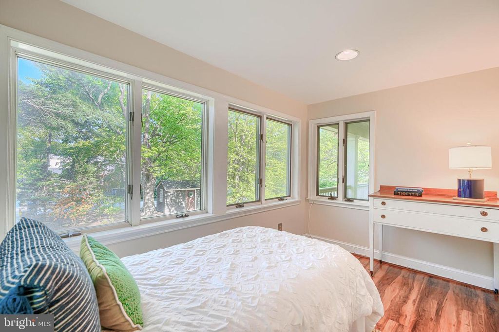 Image 71 of property listing at 207 HAWTHORNE RD, Baltimore, MD 21210