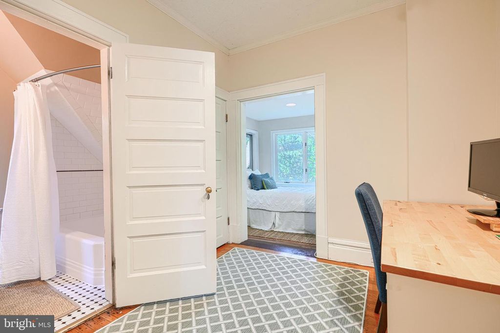 Image 72 of property listing at 207 HAWTHORNE RD, Baltimore, MD 21210