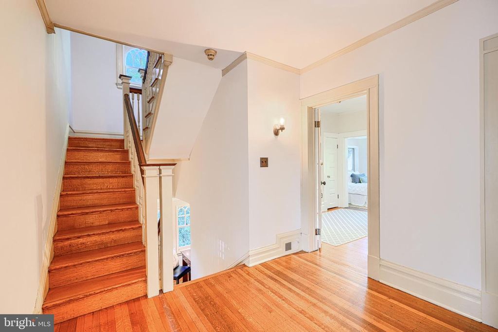 Image 76 of property listing at 207 HAWTHORNE RD, Baltimore, MD 21210