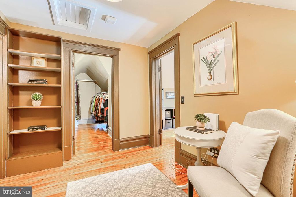 Image 77 of property listing at 207 HAWTHORNE RD, Baltimore, MD 21210