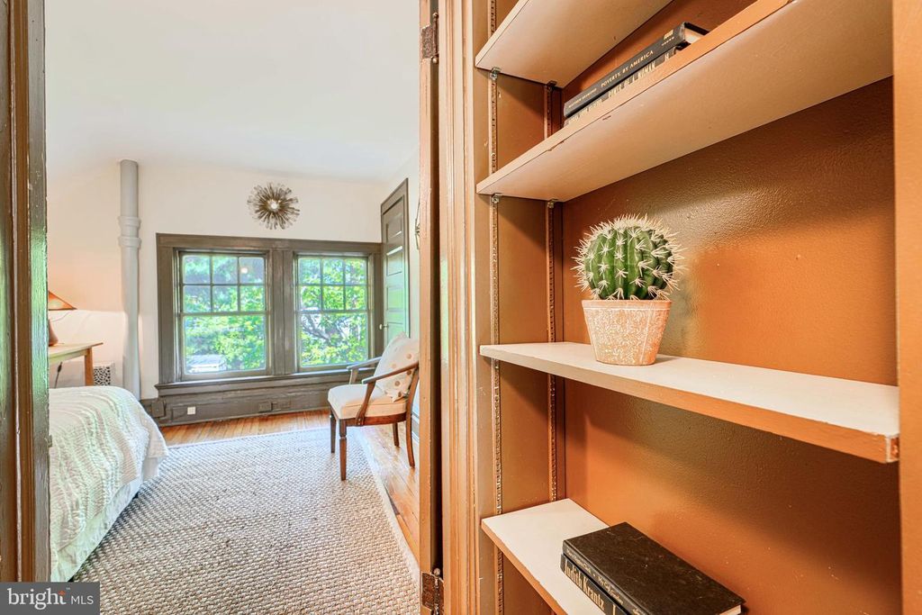 Image 79 of property listing at 207 HAWTHORNE RD, Baltimore, MD 21210