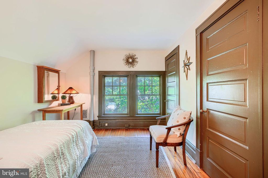 Image 80 of property listing at 207 HAWTHORNE RD, Baltimore, MD 21210