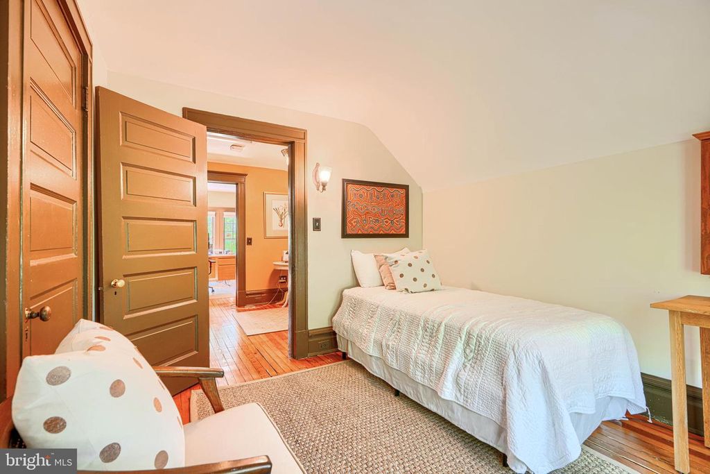 Image 81 of property listing at 207 HAWTHORNE RD, Baltimore, MD 21210