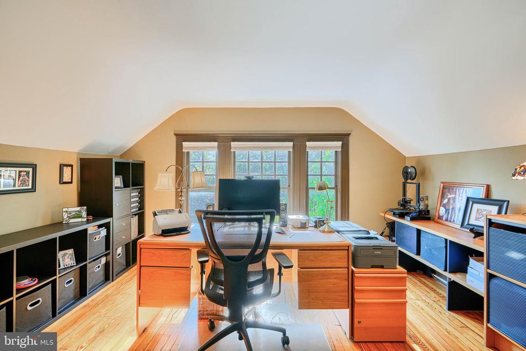 Image 83 of property listing at 207 HAWTHORNE RD, Baltimore, MD 21210