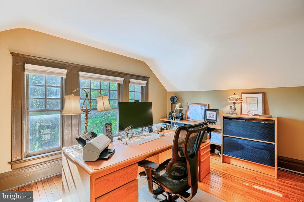 Image 84 of property listing at 207 HAWTHORNE RD, Baltimore, MD 21210