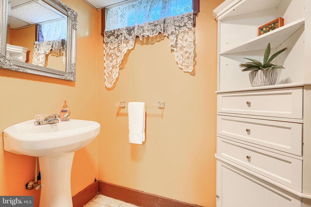 Image 88 of property listing at 207 HAWTHORNE RD, Baltimore, MD 21210