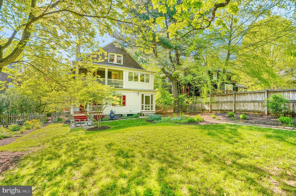 Image 92 of property listing at 207 HAWTHORNE RD, Baltimore, MD 21210