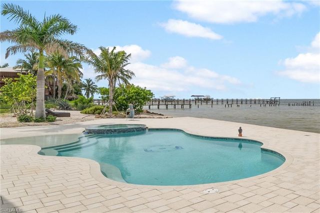 7660 Bocilla LN, Bokeelia, FL 33922