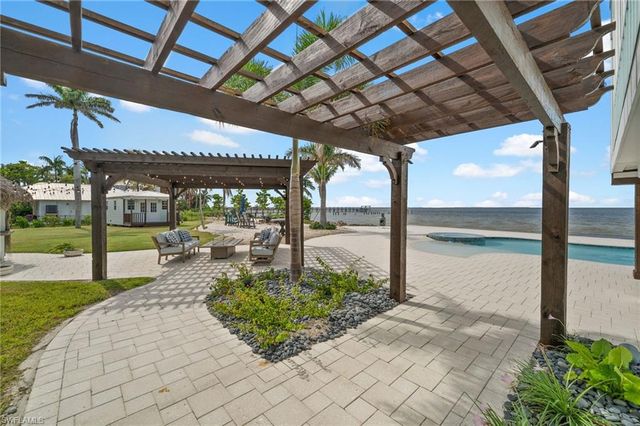 7660 Bocilla LN, Bokeelia, FL 33922