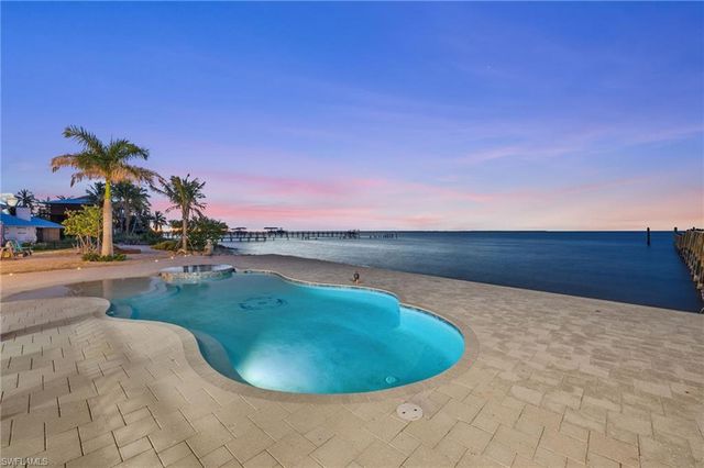 7660 Bocilla LN, Bokeelia, FL 33922