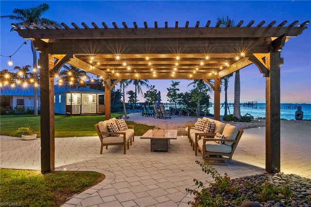 7660 Bocilla LN, Bokeelia, FL 33922