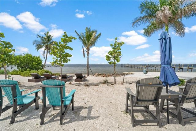 7660 Bocilla LN, Bokeelia, FL 33922