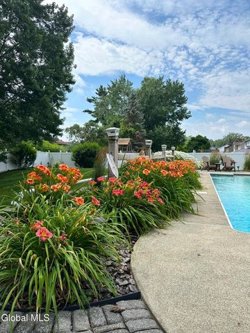 22 Woodridge Drive, Colonie, NY 12211