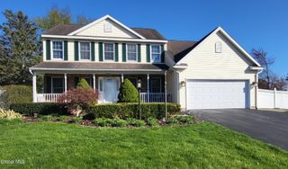 22 Woodridge Drive, Colonie, NY 12211