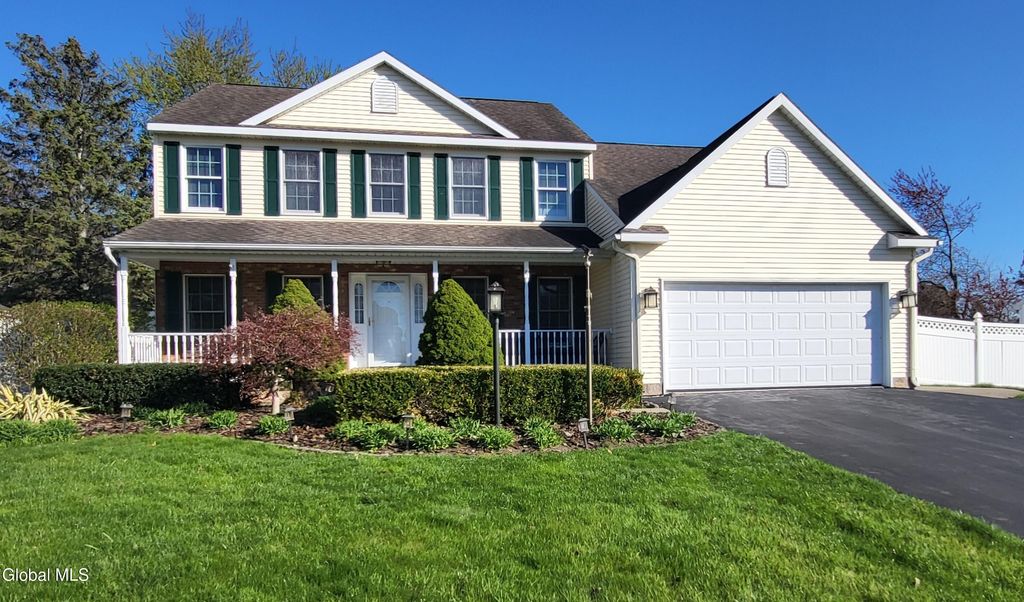 22 Woodridge Drive, Colonie, NY 12211