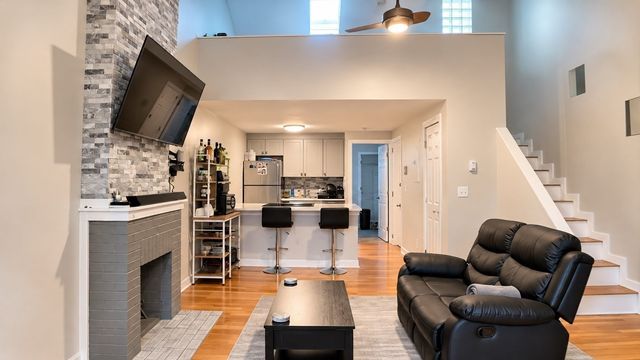 210 Washington Ave 4, Chelsea, MA 02150
