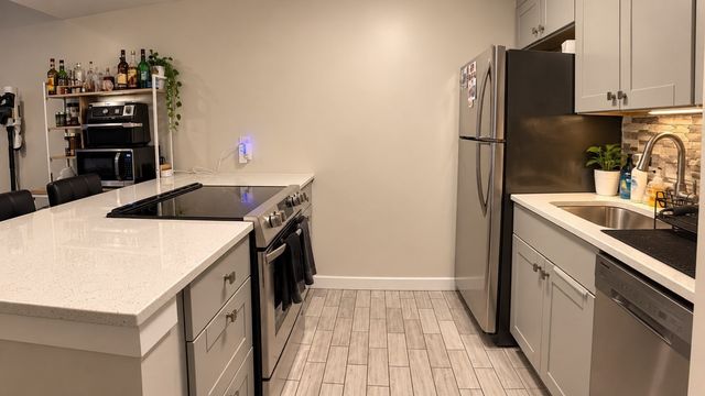 210 Washington Ave 4, Chelsea, MA 02150