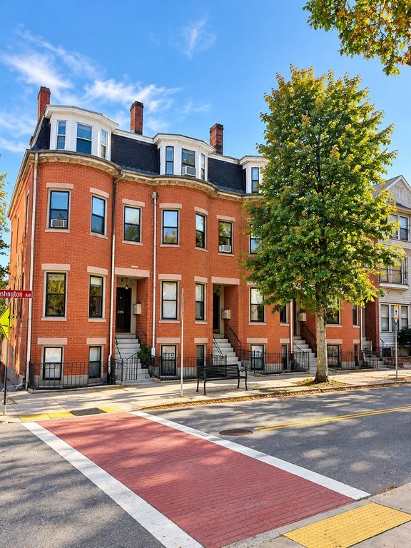 210 Washington Ave 4, Chelsea, MA 02150