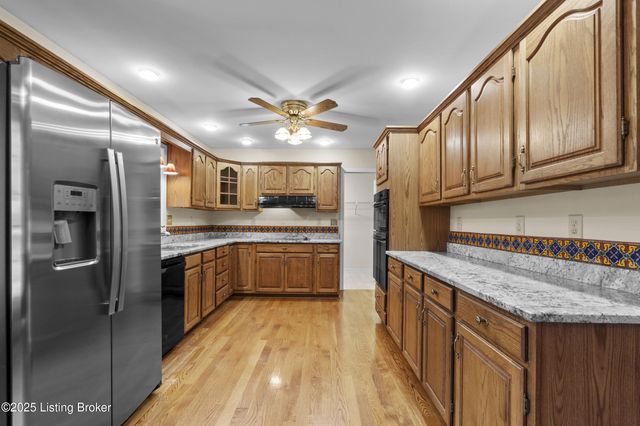 4506 Portico Ct, Louisville, KY 40299