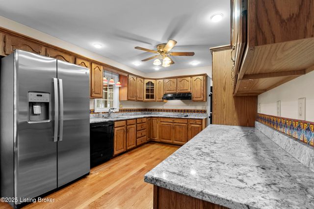 4506 Portico Ct, Louisville, KY 40299