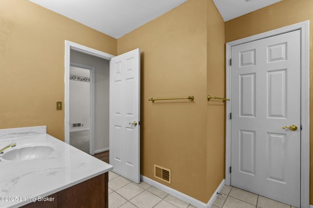 4506 Portico Ct, Louisville, KY 40299