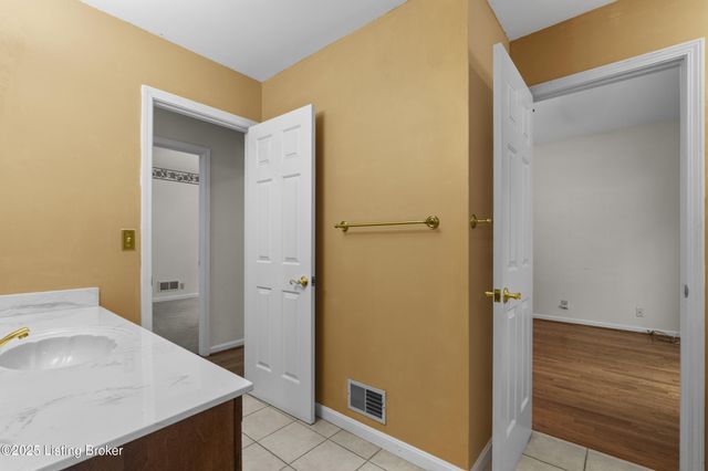 4506 Portico Ct, Louisville, KY 40299