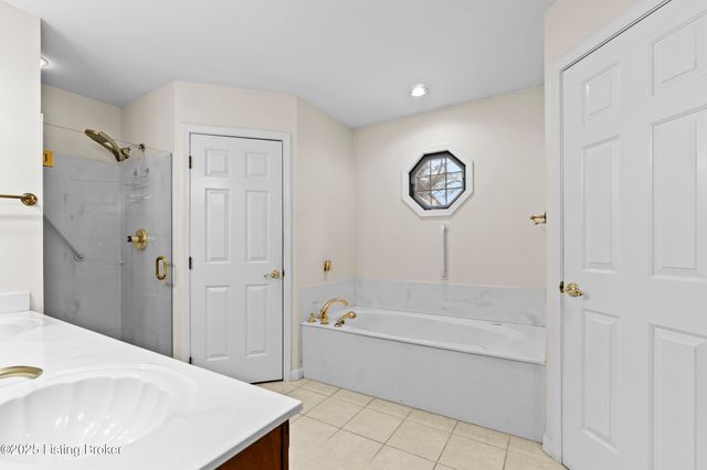 4506 Portico Ct, Louisville, KY 40299