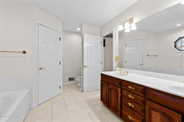 4506 Portico Ct, Louisville, KY 40299