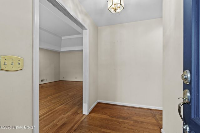 4506 Portico Ct, Louisville, KY 40299