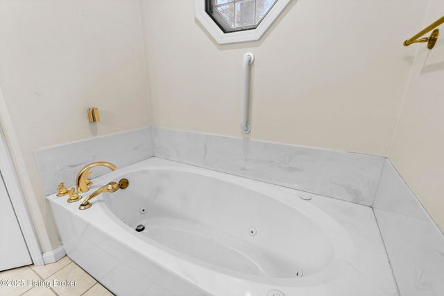 4506 Portico Ct, Louisville, KY 40299