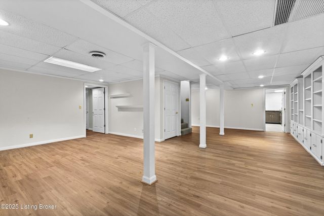 4506 Portico Ct, Louisville, KY 40299