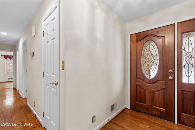 4506 Portico Ct, Louisville, KY 40299