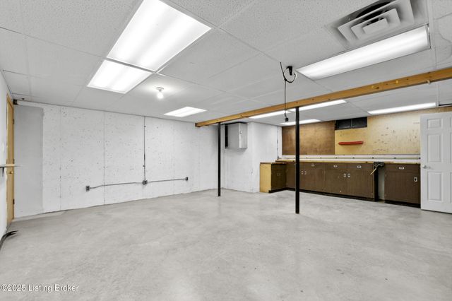 4506 Portico Ct, Louisville, KY 40299