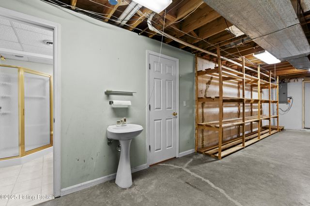 4506 Portico Ct, Louisville, KY 40299