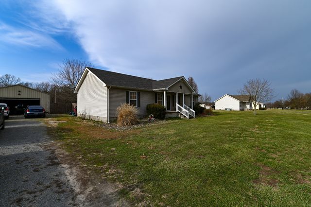 353 Stevens Cir, Lafayette, TN 37083